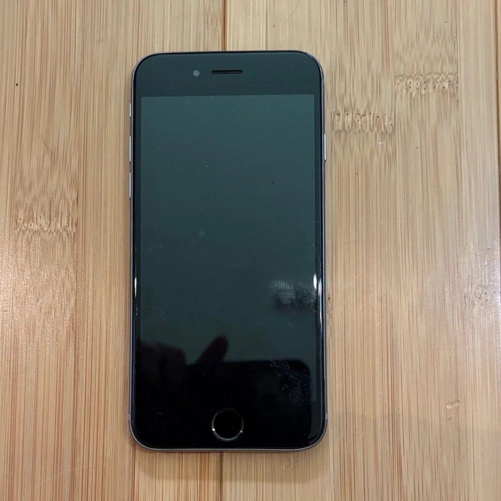 Used Apple iPhone 6- Silver Finish